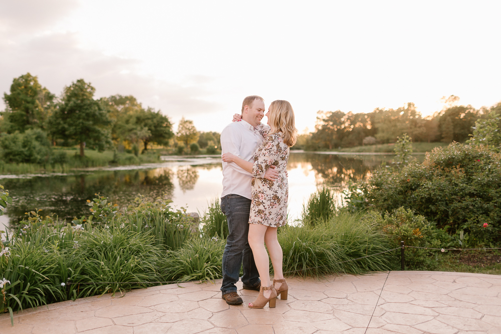 beautiful sunset engagement photos