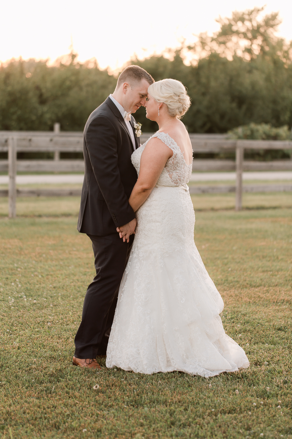 golden light elegant farm wedding | best hawaii wedding photographer oahu elopement photography elle rose photo