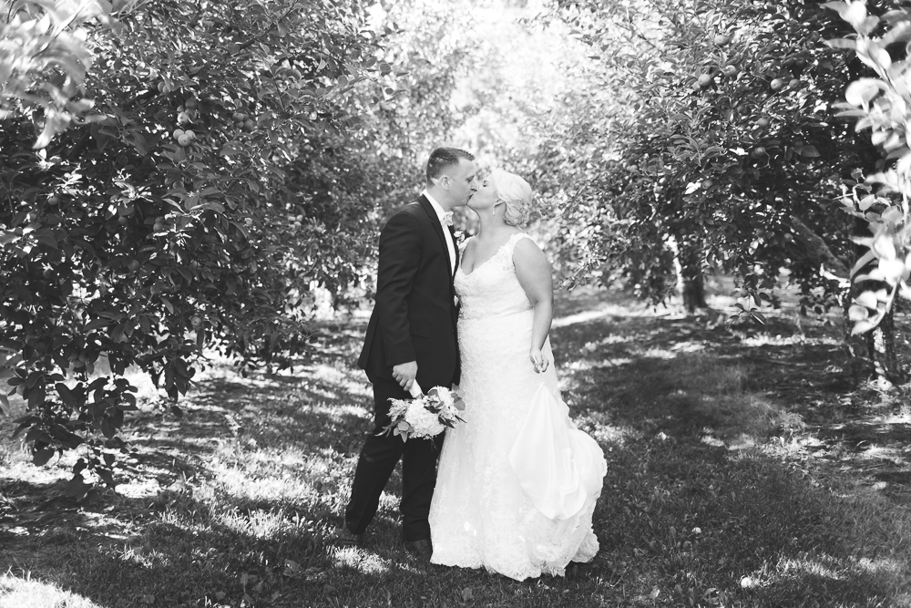 elegant wedding in sunny apple orchard | best hawaii wedding photographer oahu elopement photography elle rose photo