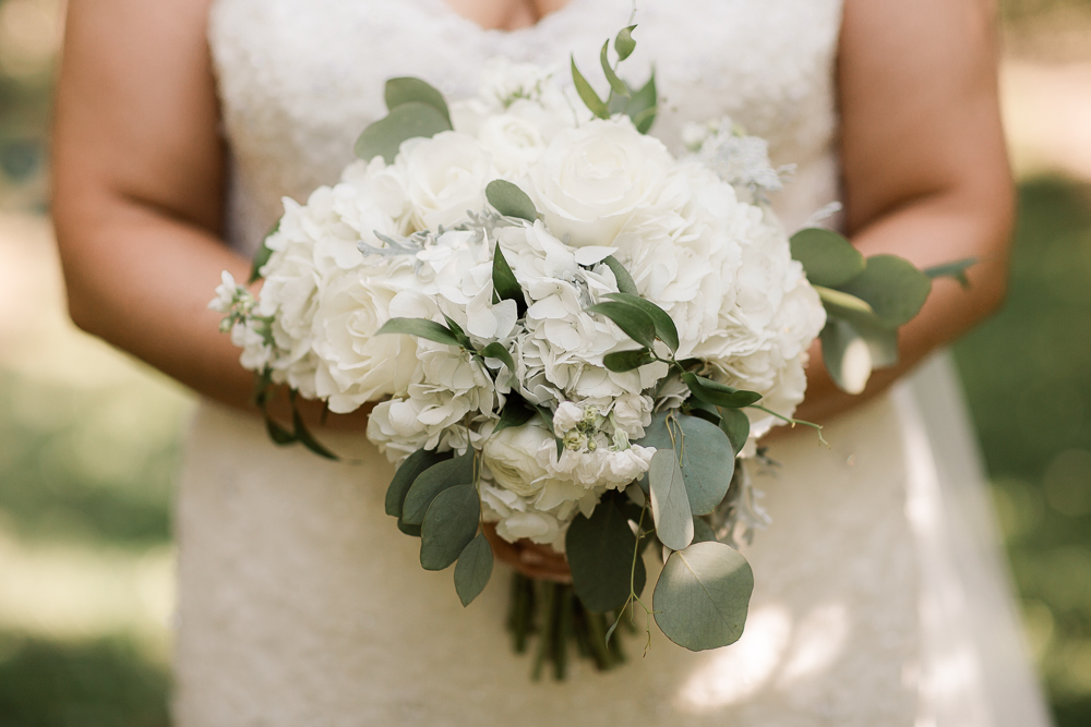 floral details bouquet | elegant wedding in sunny apple orchard | best hawaii wedding photographer oahu elopement photography elle rose photo