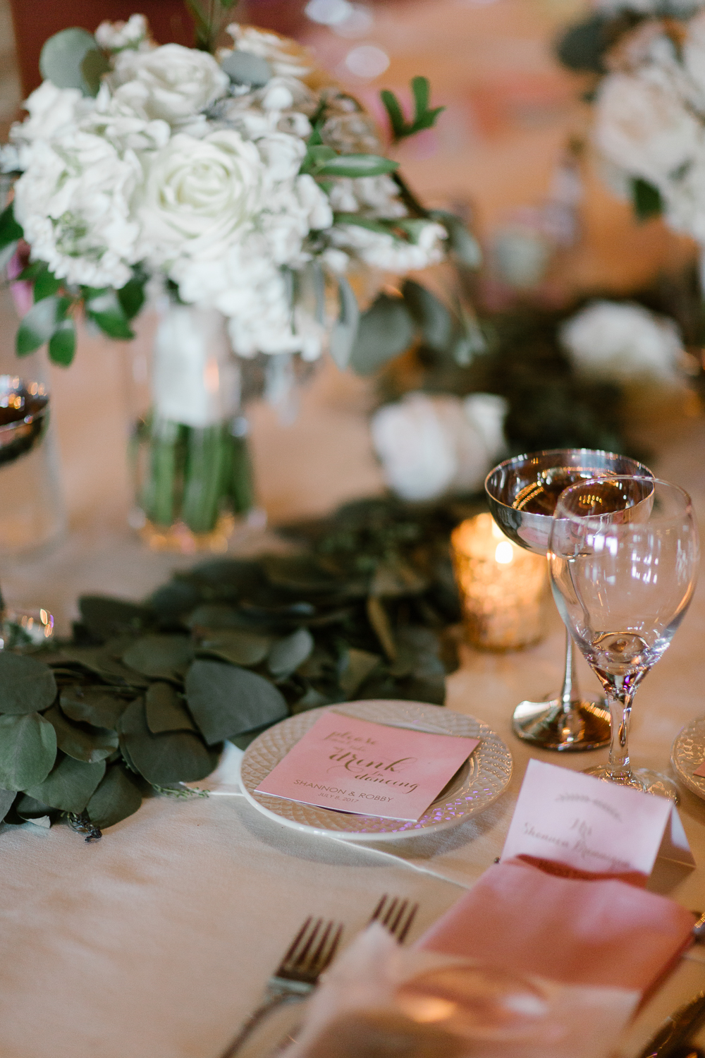 pink table details | elegant wedding in sunny apple orchard | best hawaii wedding photographer oahu elopement photography elle rose photo