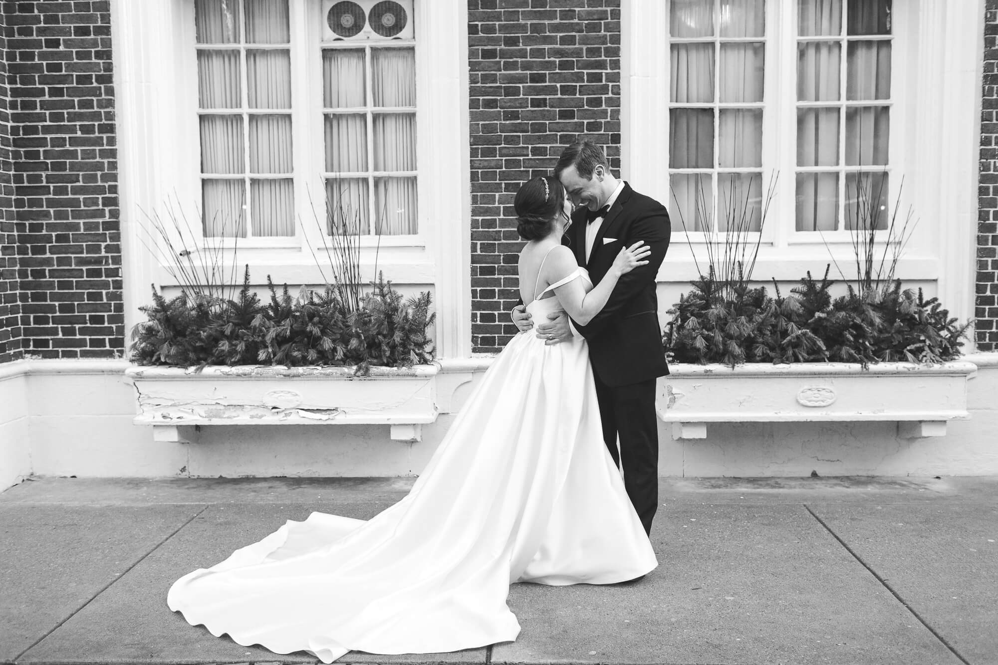 romantic elegant city wedding photography elle rose | oahu hawaii wedding photographer| destination black tie winter wedding in chicago illinois