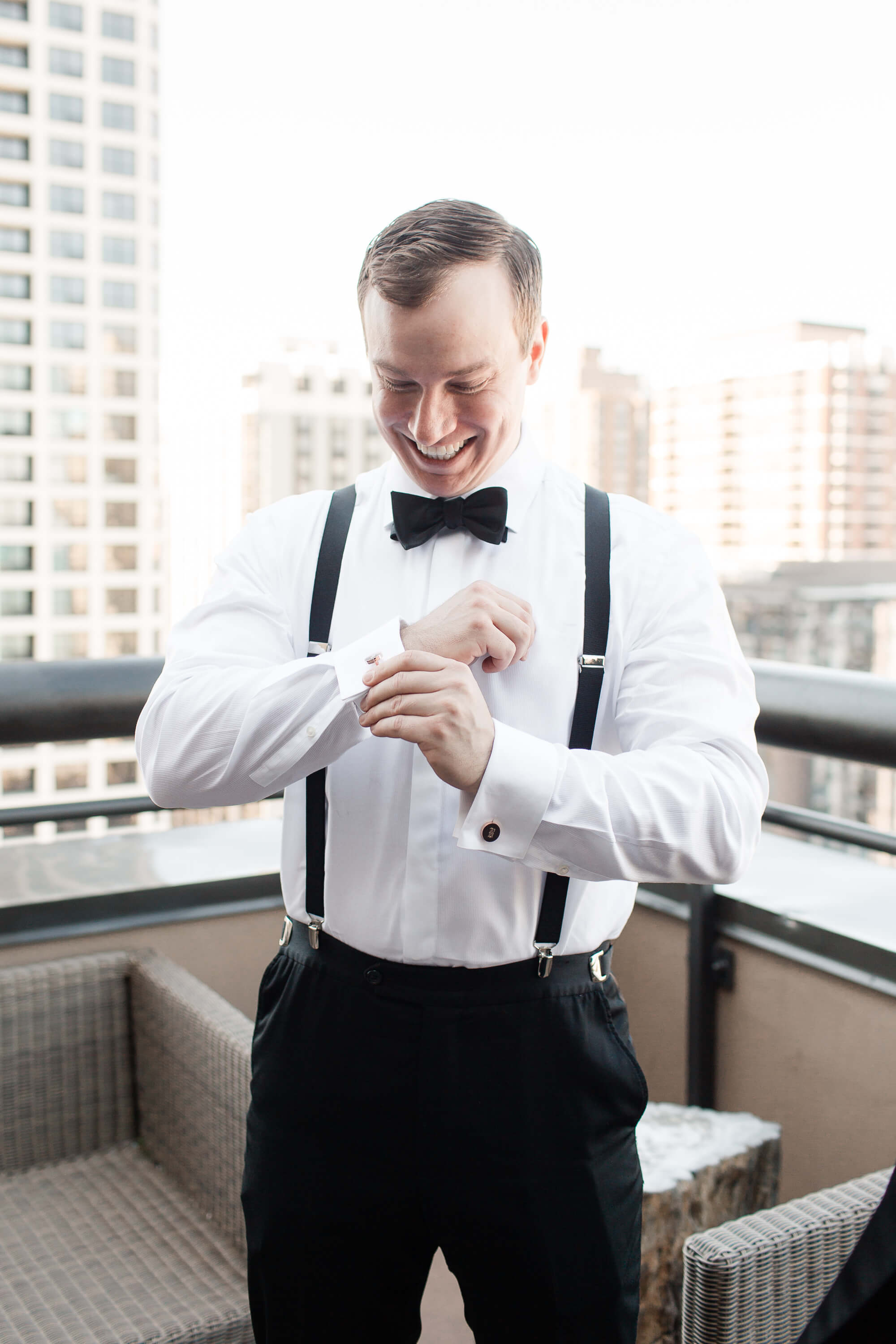 oahu wedding hawaii family photography elle rose photo | glamorous destination winter wedding at thompson chicago | happy groom smiling big with chicago skyline in background