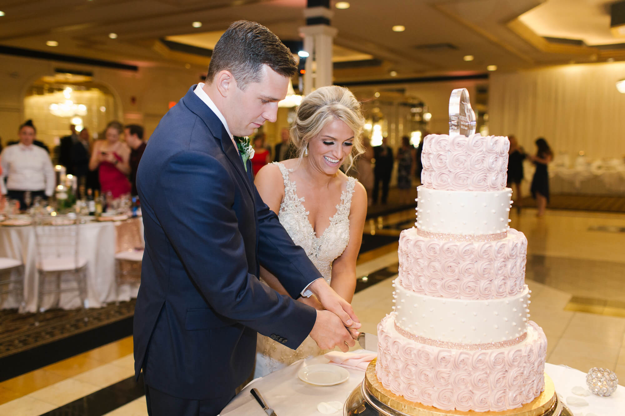 groom and bride cutting cake picture clicked by best oahu destination wedding photographer